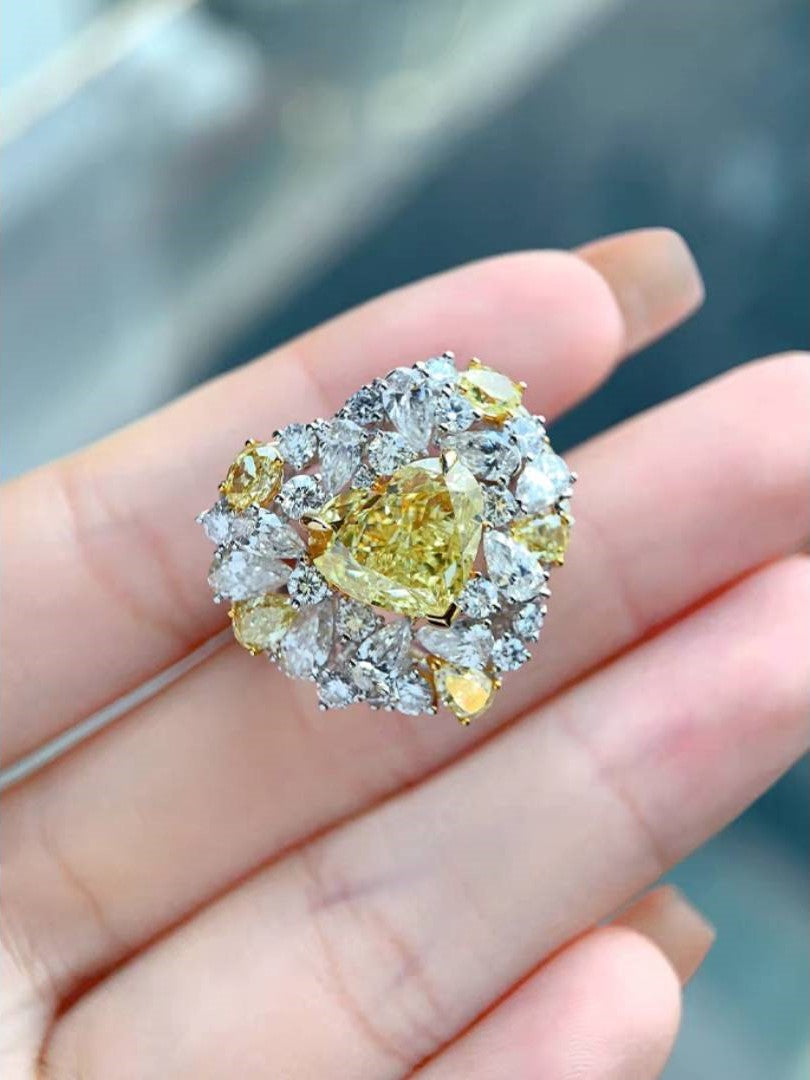 18K Gold Heart-Cut Yellow Diamond Ring with Diamond Halo